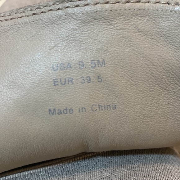 Vince tan suede slip on shoes size 9.5 - Picture 9 of 9